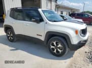 ✅ 2022 Jeep Renegade Trailhawk • VIN: ZACNJDC17NPP01034 • Lot: 68957375. Wystawiony na Copart z przebiegiem 28 564 mil. Bezpłatny archiwum sprzedaży aukcyjnych z USA i szczegółowy raport historii pojazdu na DreamBid. Zdjęcie 4.