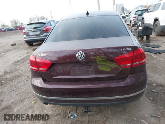 ✅ 2014 Volkswagen Passat SEL Premium • VIN: 1VWCS7A37EC022413 • Lot: 40597042. Listed on IAAI with 131,866 mi. Free auction sales archive from the USA and detailed vehicle history report at DreamBid. Image 17.