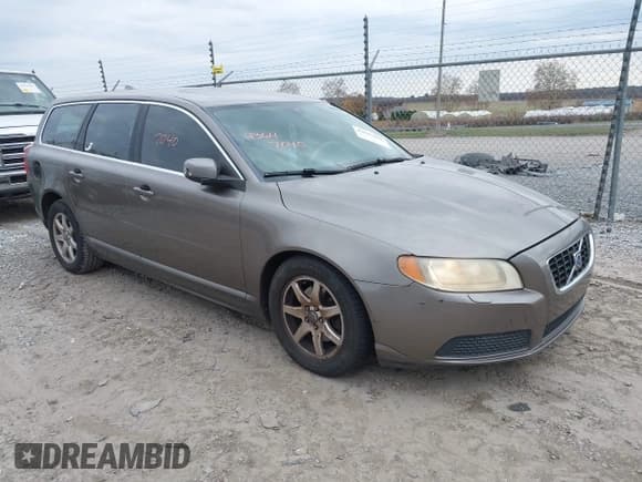 ✅ 2008 Volvo V70 • VIN: YV1BW982581054105 • Lot: 43647040. Listed on IAAI with 202,640 mi. Free auction sales archive from the USA and detailed vehicle history report at DreamBid. Image 1.