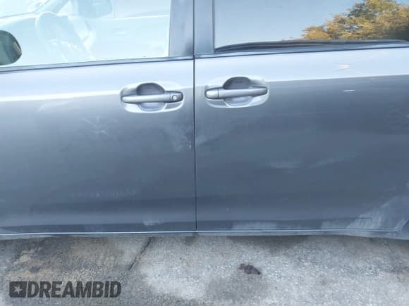 ✅ 2015 Toyota Sienna LE • VIN: 5TDKK3DC5FS571787 • Лот: 43681411. Опубликован ранее на IAAI с пробегом 225 760 миль. Бесплатный доступ к архиву аукционных продаж из США и подробный отчёт об истории автомобиля на DreamBid. Изображение 6.