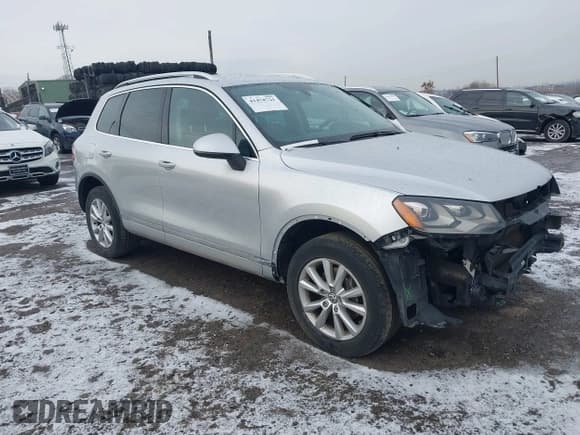 ✅ 2014 Volkswagen Touareg Sport • VIN: WVGEF9BP6ED006075 • Lot: 41478721. Wystawiony na IAAI z przebiegiem 129 150 mil. Bezpłatny archiwum sprzedaży aukcyjnych z USA i szczegółowy raport historii pojazdu na DreamBid. Zdjęcie 1.