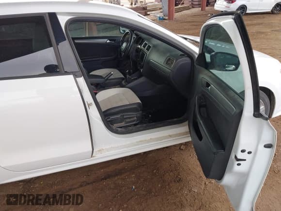 ✅ 2016 Volkswagen Jetta Sport • VIN: 3VWB17AJ2GM349266 • Lot: 43755439. Listed on IAAI with 369,950 mi. Free auction sales archive from the USA and detailed vehicle history report at DreamBid. Image 5.