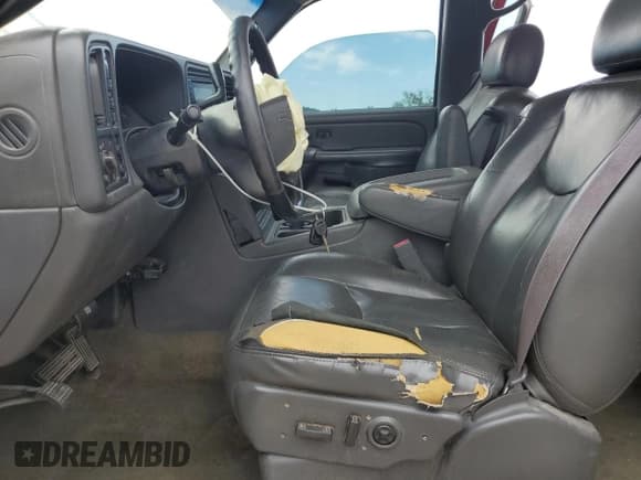 ✅ 2005 Chevrolet Silverado 2500HD LS • VIN: 1GCHK23U25F895728 • Lot: 63293605. Wystawiony na Copart z przebiegiem 215 179 mil. Bezpłatny archiwum sprzedaży aukcyjnych z USA i szczegółowy raport historii pojazdu na DreamBid. Zdjęcie 7.