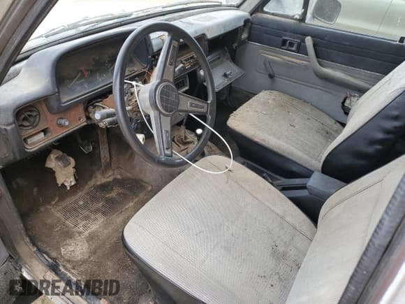 ✅ 1983 Toyota Pickup • VIN: JT4RN48S2D0070935 • Lot: 50933245. Listed on Copart with 50,699 mi. Free auction sales archive from the USA and detailed vehicle history report at DreamBid. Image 8.