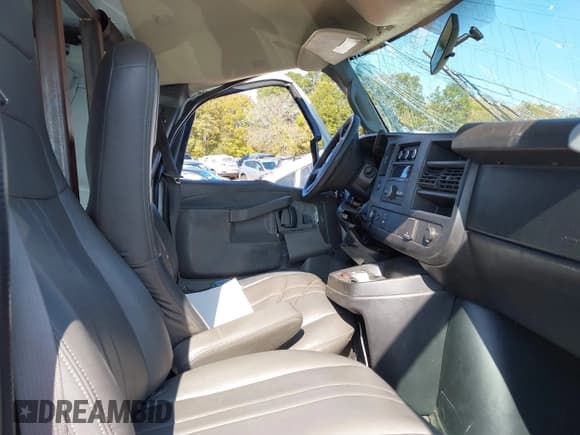 ✅ 2016 Chevrolet Express Cargo • VIN: 1GCZGHFG3G1278918 • Lot: 40711791. Listed on IAAI with 268,643 mi. Free auction sales archive from the USA and detailed vehicle history report at DreamBid. Image 5.
