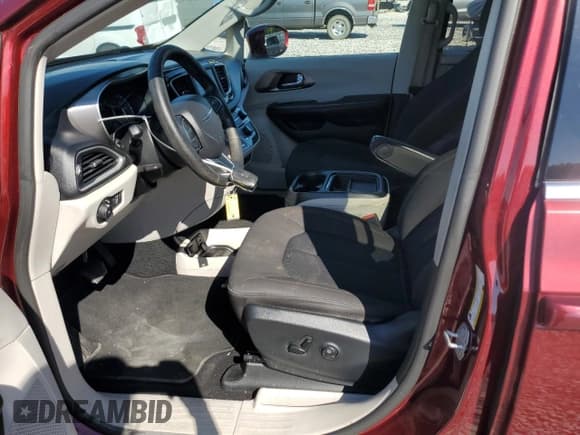 ✅ 2020 Chrysler Pacifica Touring • VIN: 2C4RC1FG7LR134992 • Лот: 84761535. Опубликован ранее на Copart с пробегом 139 766 миль. Бесплатный доступ к архиву аукционных продаж из США и подробный отчёт об истории автомобиля на DreamBid. Изображение 7.