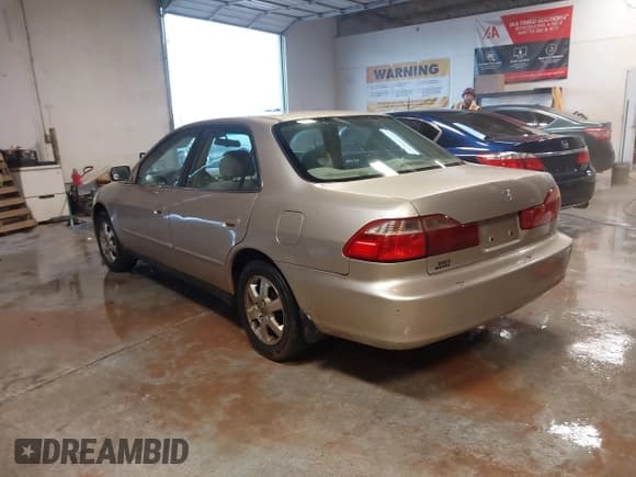✅ 2000 Honda Accord SE • VIN: 1HGCG5673YA051154 • Lot: 41382000. Listed on IAAI with 272,554 mi. Free auction sales archive from the USA and detailed vehicle history report at DreamBid. Image 3.