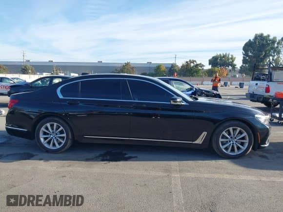 ✅ 2018 BMW 7 Series 740i • VIN: WBA7E2C51JG741492 • Lot: 43664745. Listed on IAAI with 122,800 mi. Free auction sales archive from the USA and detailed vehicle history report at DreamBid. Image 13.