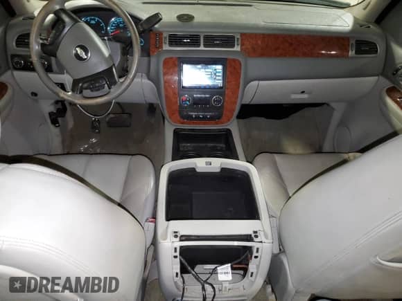 2008 Chevrolet Silverado 3500HD DRW LTZ с VIN 1GCJK33678F146002, выставлен на аукционе Copart как лот 85663514 с пробегом 231 546 миль миль и Списание • Salvage title. История ставок и продаж доступна на DreamBid. Изображение 8.