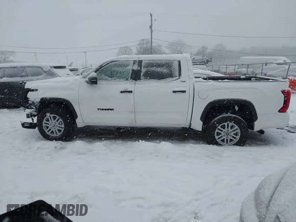✅ 2024 Toyota Tundra SR5 • VIN: 5TFLA5DB6RX192547 • Lot: 41385022. Listed on IAAI with 9,177 mi. Free auction sales archive from the USA and detailed vehicle history report at DreamBid. Image 14.