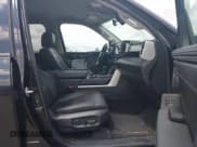 ✅ 2022 Toyota Tundra SR5 • VIN: 5TFLA5ABXNX012243 • Lot: 42544470. Wystawiony na IAAI z przebiegiem 43 629 mil. Bezpłatny archiwum sprzedaży aukcyjnych z USA i szczegółowy raport historii pojazdu na DreamBid. Zdjęcie 5.