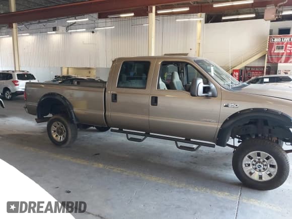 ✅ 2004 Ford F-350 XL • VIN: 1FTSW31P94EA91024 • Lot: 43226286. Wystawiony na IAAI z przebiegiem Nie podano. Bezpłatny archiwum sprzedaży aukcyjnych z USA i szczegółowy raport historii pojazdu na DreamBid. Zdjęcie 13.