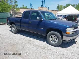2000 Chevrolet Silverado 1500 LS z VIN 1GCEK19V4YZ295843, wystawiony jako IAAI lot #42091182 z przebiegiem 260 375 mil mil oraz . Historia ofert i sprzedaży dostępna na DreamBid. Obrazek 1.