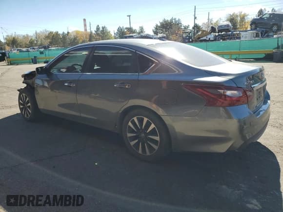 ✅ 2018 Nissan Altima SV • VIN: 1N4AL3AP5JC175794 • Лот: 82633005. Опубликован ранее на Copart с пробегом 111 884 миль. Бесплатный доступ к архиву аукционных продаж из США и подробный отчёт об истории автомобиля на DreamBid. Изображение 2.