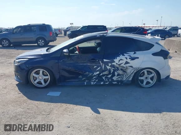 ✅ 2016 Ford Focus ST • VIN: 1FADP3L90GL398754 • Lot: 43271283. Listed on IAAI with 111,448 mi. Free auction sales archive from the USA and detailed vehicle history report at DreamBid. Image 14.