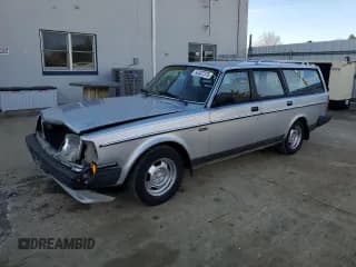 ✅ 1987 Volvo 240 DL • VIN: YV1AX8852H1738574 • Lot: 93307375. Listed on Copart with 137,637 mi. Free auction sales archive from the USA and detailed vehicle history report at DreamBid. Image 1.