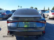 ✅ 2023 Lexus IS 350 F Sport • VIN: JTHGZ1B21P5062625 • Lot: 43898060. Wystawiony na IAAI z przebiegiem 27 635 mil. Bezpłatny archiwum sprzedaży aukcyjnych z USA i szczegółowy raport historii pojazdu na DreamBid. Zdjęcie 16.