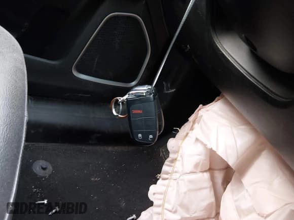 ✅ 2023 Jeep Compass Altitude • VIN: 3C4NJDBN1PT509272 • Lot: 43237556. Wystawiony na IAAI z przebiegiem 58 187 mil. Bezpłatny archiwum sprzedaży aukcyjnych z USA i szczegółowy raport historii pojazdu na DreamBid. Zdjęcie 11.