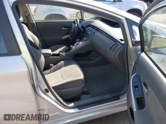 ✅ 2010 Toyota Prius III • VIN: JTDKN3DU2A0106055 • Лот: 43242134. Опубликован ранее на IAAI с пробегом 198 814 миль. Бесплатный доступ к архиву аукционных продаж из США и подробный отчёт об истории автомобиля на DreamBid. Изображение 5.