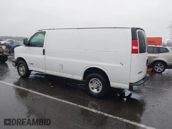 ✅ 2005 Chevrolet Express Cargo • VIN: 1GCGG25V651154983 • Lot: 43819081. Wystawiony na IAAI z przebiegiem 193 319 mil. Bezpłatny archiwum sprzedaży aukcyjnych z USA i szczegółowy raport historii pojazdu na DreamBid. Zdjęcie 3.