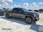 ✅ 2022 Toyota Tundra SR5 • VIN: 5TFLA5DA2NX042985 • Лот: 84020565. Опубликован ранее на Copart с пробегом 93 094 миль. Бесплатный доступ к архиву аукционных продаж из США и подробный отчёт об истории автомобиля на DreamBid. Изображение 4.
