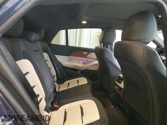 ✅ 2024 Mercedes-Benz GLE 53 AMG • VIN: 4JGFD6BB6RB027233 • Lot: 90865065. Wystawiony na Copart z przebiegiem 46 853 mil. Bezpłatny archiwum sprzedaży aukcyjnych z USA i szczegółowy raport historii pojazdu na DreamBid. Zdjęcie 11.