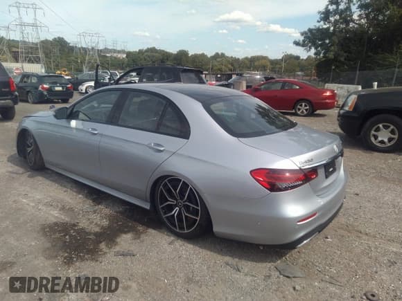 ✅ 2021 Mercedes-Benz E 450 • VIN: W1KZF5KB3MA874821 • Lot: 31221916. Wystawiony na IAAI z przebiegiem Nie podano. Bezpłatny archiwum sprzedaży aukcyjnych z USA i szczegółowy raport historii pojazdu na DreamBid. Zdjęcie 3.