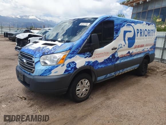 ✅ 2017 Ford Transit • VIN: 1FTYR1ZM3HKB09718 • Lot: 64148895. Wystawiony na Copart z przebiegiem 121 901 mil. Bezpłatny archiwum sprzedaży aukcyjnych z USA i szczegółowy raport historii pojazdu na DreamBid. Zdjęcie 1.