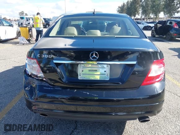 ✅ 2011 Mercedes-Benz C 300 Sport • VIN: WDDGF5EB8BR177257 • Лот: 43715901. Опубликован ранее на IAAI с пробегом 59 231 миль. Бесплатный доступ к архиву аукционных продаж из США и подробный отчёт об истории автомобиля на DreamBid. Изображение 16.