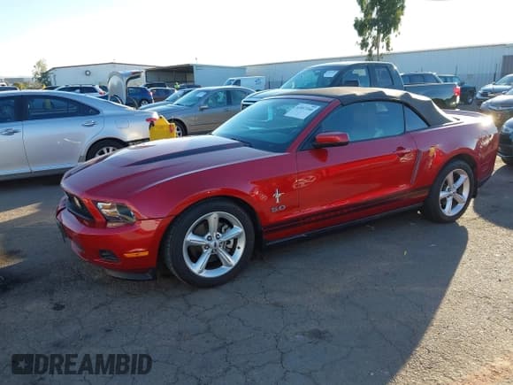 ✅ 2011 Ford Mustang V6 • VIN: 1ZVBP8EM8B5126396 • Лот: 43557260. Опубликован ранее на IAAI с пробегом 109 801 миль. Бесплатный доступ к архиву аукционных продаж из США и подробный отчёт об истории автомобиля на DreamBid. Изображение 2.