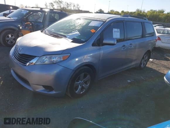 ✅ 2015 Toyota Sienna LE • VIN: 5TDKK3DC4FS593652 • Lot: 43519208. Listed on IAAI with 135,192 mi. Free auction sales archive from the USA and detailed vehicle history report at DreamBid. Image 2.