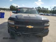 ✅ 2017 Chevrolet Silverado 1500 Custom • VIN: 1GCRCPEH4HZ348199 • Lot: 81851375. Wystawiony na Copart z przebiegiem 97 714 mil. Bezpłatny archiwum sprzedaży aukcyjnych z USA i szczegółowy raport historii pojazdu na DreamBid. Zdjęcie 5.
