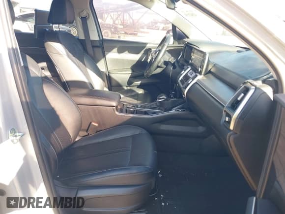 ✅ 2022 Kia Sorento EX • VIN: 5XYRH4LF1NG141913 • Лот: 43562130. Опубликован ранее на IAAI с пробегом 50 003 миль. Бесплатный доступ к архиву аукционных продаж из США и подробный отчёт об истории автомобиля на DreamBid. Изображение 5.