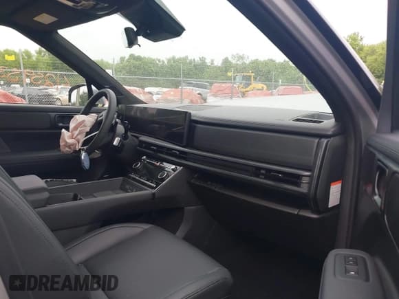 ✅ 2025 Hyundai Santa Fe Calligraphy • VIN: 5NMP5DG18SH045812 • Lot: 42595319. Listed on IAAI with 1,830 mi. Free auction sales archive from the USA and detailed vehicle history report at DreamBid. Image 5.