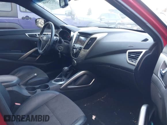 ✅ 2016 Hyundai Veloster • VIN: KMHTC6AD6GU285309 • Lot: 41375098. Wystawiony na IAAI z przebiegiem 77 970 mil. Bezpłatny archiwum sprzedaży aukcyjnych z USA i szczegółowy raport historii pojazdu na DreamBid. Zdjęcie 5.