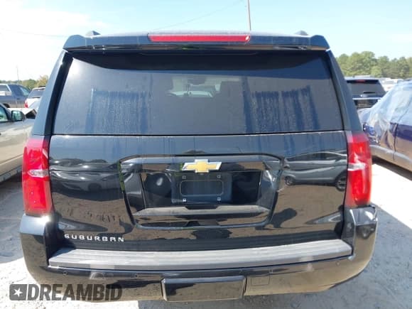 ✅ 2019 Chevrolet Suburban LT • VIN: 1GNSCHKC9KR375252 • Lot: 43286862. Wystawiony na IAAI z przebiegiem 214 493 mil. Bezpłatny archiwum sprzedaży aukcyjnych z USA i szczegółowy raport historii pojazdu na DreamBid. Zdjęcie 16.