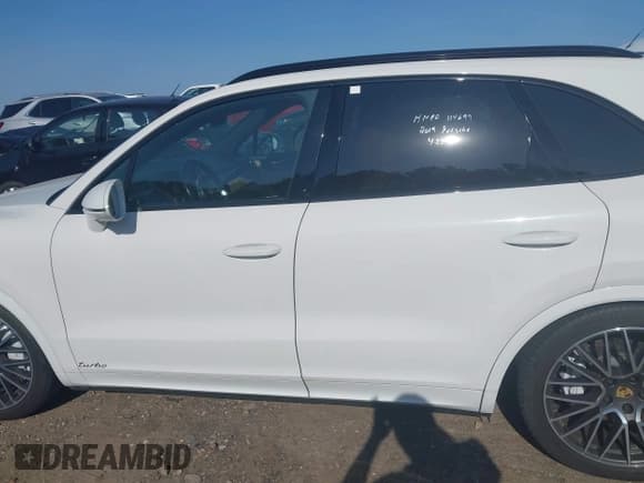 ✅ 2019 Porsche Cayenne Turbo • VIN: WP1AF2AY1KDA80728 • Lot: 42262855. Listed on IAAI with 89,898 mi. Free auction sales archive from the USA and detailed vehicle history report at DreamBid. Image 13.