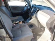 ✅ 2005 Toyota Highlander • VIN: JTEEP21A050107525 • Lot: 43753173. Wystawiony na IAAI z przebiegiem 267 007 mil. Bezpłatny archiwum sprzedaży aukcyjnych z USA i szczegółowy raport historii pojazdu na DreamBid. Zdjęcie 5.