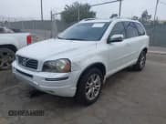 ✅ 2014 Volvo XC90 • VIN: YV4952CY7E1688129 • Lot: 42979979. Wystawiony na IAAI z przebiegiem 167 004 mil. Bezpłatny archiwum sprzedaży aukcyjnych z USA i szczegółowy raport historii pojazdu na DreamBid. Zdjęcie 17.