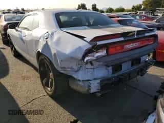 2013 Dodge Challenger SXT z VIN 2C3CDYAGXDH675954, wystawiony jako Copart lot #63340634 z przebiegiem 69 699 mil mil oraz Szkoda całkowita • Salvage title. Historia ofert i sprzedaży dostępna na DreamBid. Obrazek 2.