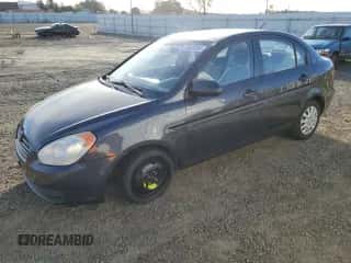 2009 Hyundai Accent Auto GLS z VIN KMHCM46C69U307815, wystawiony jako Copart lot #79582864 z przebiegiem 76 162 mil mil oraz Szkoda całkowita • Salvage title. Historia ofert i sprzedaży dostępna na DreamBid. Obrazek 1.