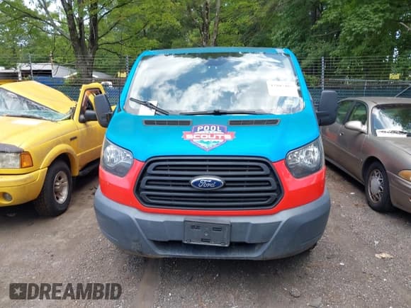 ✅ 2017 Ford Transit • VIN: 1FTYE1YM7HKA67700 • Lot: 42805485. Wystawiony na IAAI z przebiegiem 86 298 mil. Bezpłatny archiwum sprzedaży aukcyjnych z USA i szczegółowy raport historii pojazdu na DreamBid. Zdjęcie 12.