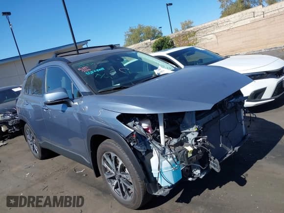 ✅ 2022 Toyota Corolla Cross XLE • VIN: 7MUDAABG2NV026091 • Lot: 43565474. Listed on IAAI with 33,524 mi. Free auction sales archive from the USA and detailed vehicle history report at DreamBid. Image 14.