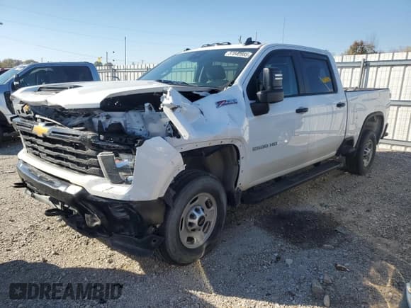 ✅ 2024 Chevrolet Silverado 2500HD Work Truck • VIN: 2GC4YLE79R1211734 • Lot: 57042885. Wystawiony na Copart z przebiegiem 28 576 mil. Bezpłatny archiwum sprzedaży aukcyjnych z USA i szczegółowy raport historii pojazdu na DreamBid. Zdjęcie 1.