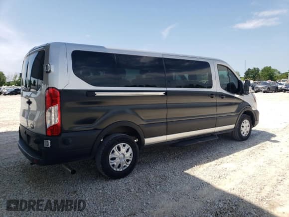 ✅ 2023 Ford Transit Passenger XL • VIN: 1FBAX2YG8PKA74377 • Lot: 54917435. Wystawiony na Copart z przebiegiem 19 127 mil. Bezpłatny archiwum sprzedaży aukcyjnych z USA i szczegółowy raport historii pojazdu na DreamBid. Zdjęcie 3.