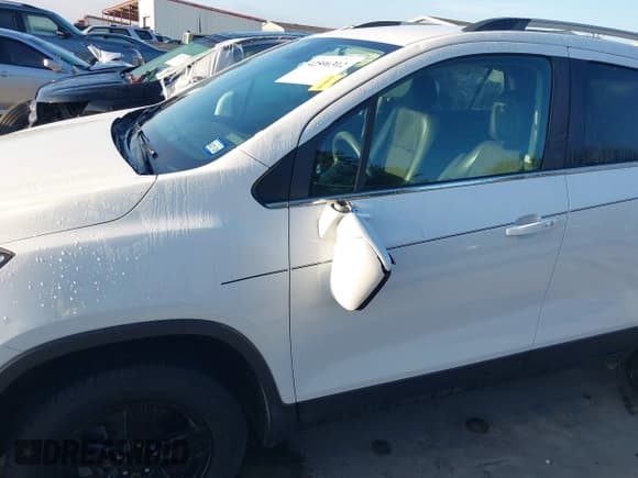✅ 2020 Chevrolet Trax LT • VIN: KL7CJPSBXLB313631 • Lot: 42590312. Wystawiony na IAAI z przebiegiem 57 032 mil. Bezpłatny archiwum sprzedaży aukcyjnych z USA i szczegółowy raport historii pojazdu na DreamBid. Zdjęcie 6.
