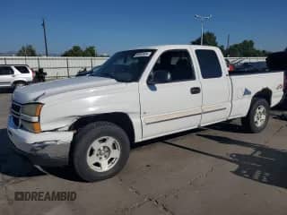2006 Chevrolet Silverado 1500 LS z VIN 1GCEK19V16Z207120, wystawiony jako Copart lot #69255924 z przebiegiem 215 962 mil mil oraz Szkoda całkowita • Salvage title. Historia ofert i sprzedaży dostępna na DreamBid. Obrazek 1.