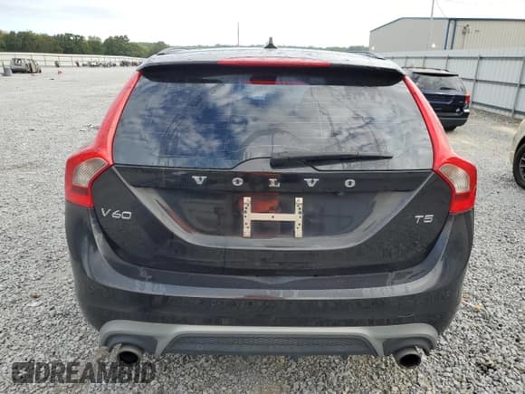 ✅ 2018 Volvo V60 Dynamic • VIN: YV140MEL1J2391526 • Лот: 85310225. Опубликован ранее на Copart с пробегом 196 904 миль. Бесплатный доступ к архиву аукционных продаж из США и подробный отчёт об истории автомобиля на DreamBid. Изображение 6.