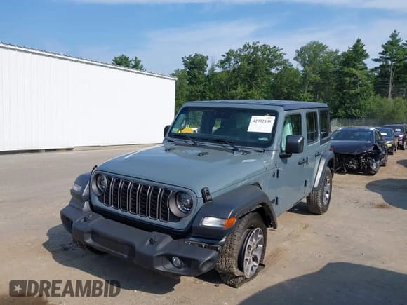 ✅ 2024 Jeep Wrangler Sport S • VIN: 1C4PJXDG5RW334658 • Lot: 42932305. Wystawiony na IAAI z przebiegiem 6 587 mil. Bezpłatny archiwum sprzedaży aukcyjnych z USA i szczegółowy raport historii pojazdu na DreamBid. Zdjęcie 2.