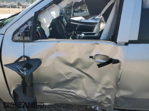 ✅ 2015 Chevrolet Silverado 2500HD LT • VIN: 1GC1KVEG0FF111137 • Lot: 59334755. Wystawiony na Copart z przebiegiem Nie podano. Bezpłatny archiwum sprzedaży aukcyjnych z USA i szczegółowy raport historii pojazdu na DreamBid. Zdjęcie 7.